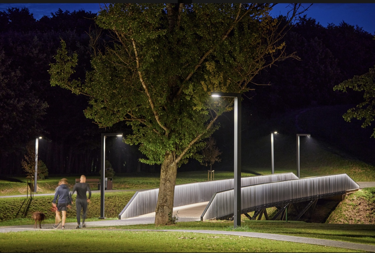 Modern LED Light Pole
•	Street light pole for road and highway lighting
•	Street light pole manufacturer in India
•	Outdoor street light pole for urban areas
•	Street light pole for road and highway lighting
•	Modern LED street light pole energy efficient
•	LED street light pole for smart city projects